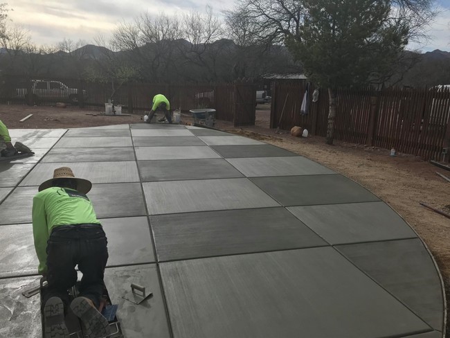 image of custom finishing sidewalk, patios, walkways